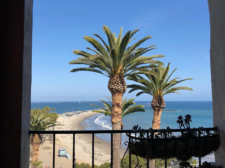 3rd Flr Community Balcony