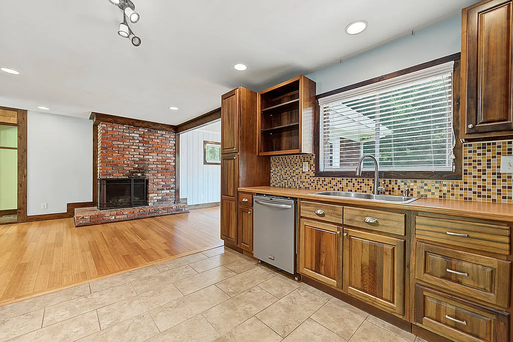 2054 Cason Dr — Photo 4