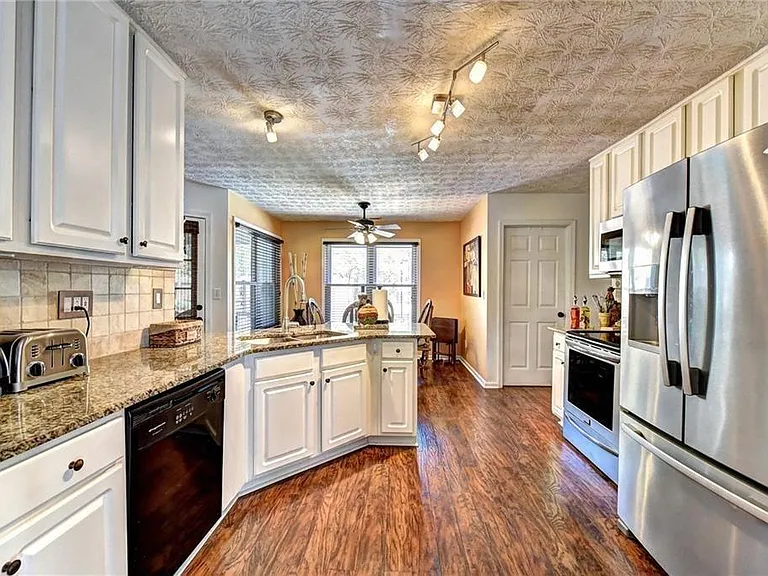 3940 Piper Glen Dr — Photo 16