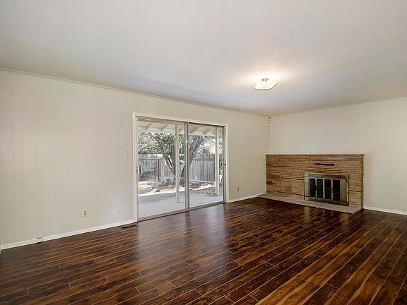 3rd image of 105 Fortado Cir