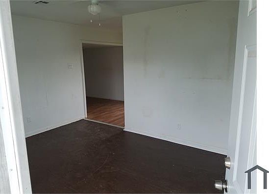 3rd image of 3903 SE 10th Pl