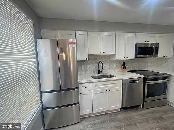 4th image of 402 N Chapel St