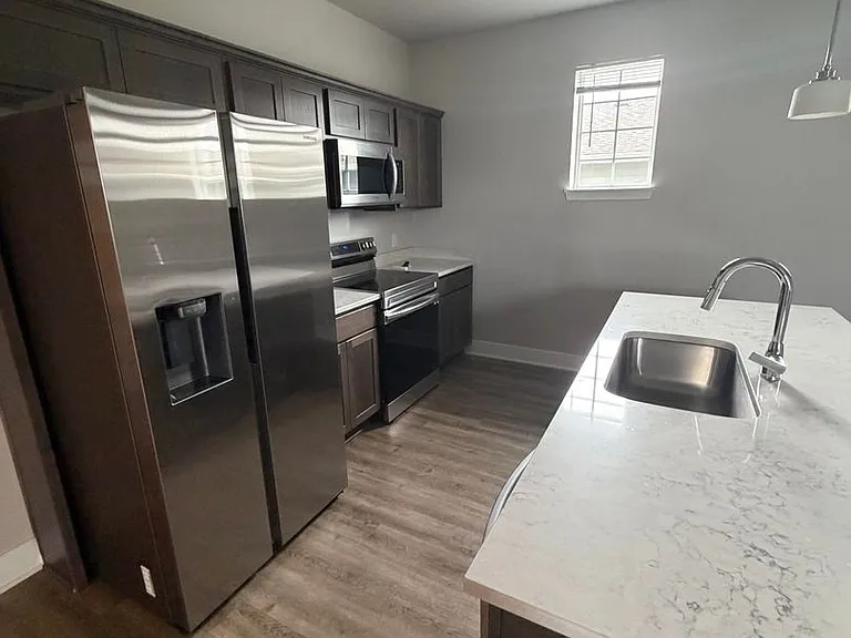 234 NW Common Pl — Photo 5