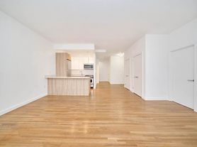 309 W 30th St