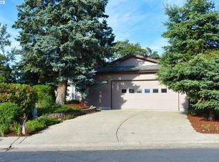 160 Village Dr, Cottage Grove, OR 97424