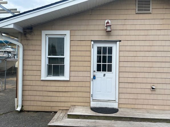 24 Bay Ave