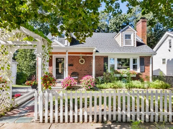 85 Bateman St, Roslindale, MA 02131