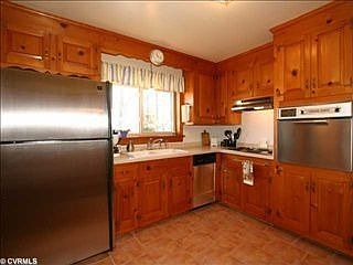 3rd image of 305 Ravenscroft Dr