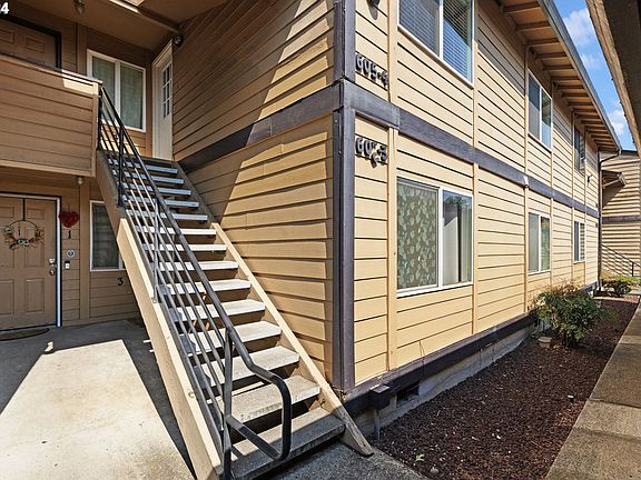 2nd image of 605 SE 121st Ave APT 4