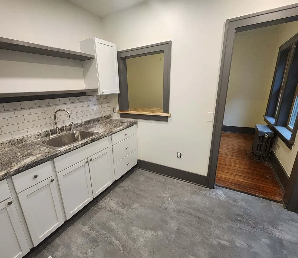 Laurelton Apartments — Photo 1