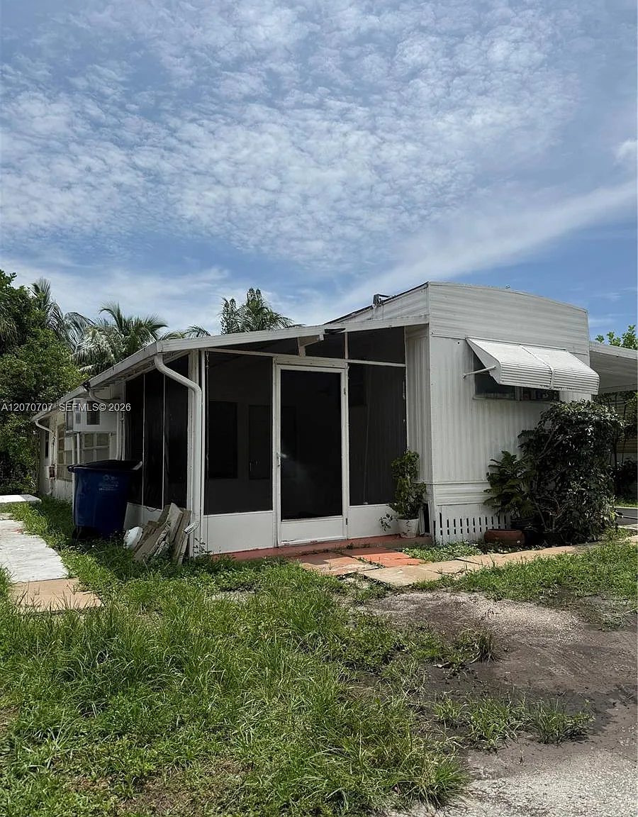 1 bed, 1.0 bath, 400 sqft, $1,200 — Photo 2