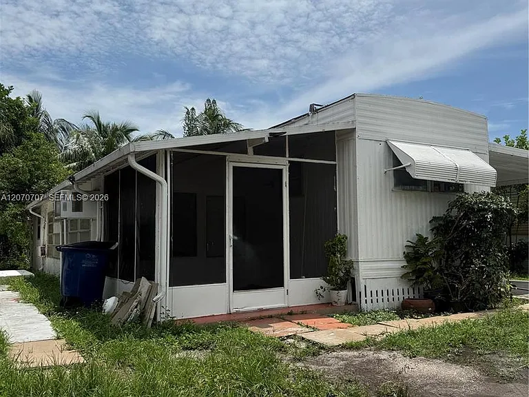 700 SW 8th Ave #22A — Photo 2