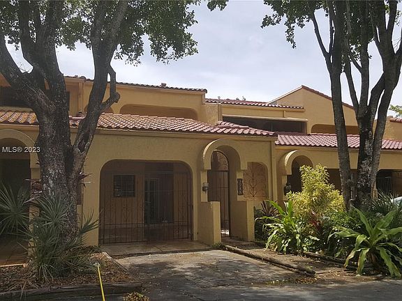 3rd image of 3948 Estepona Ave #6D5