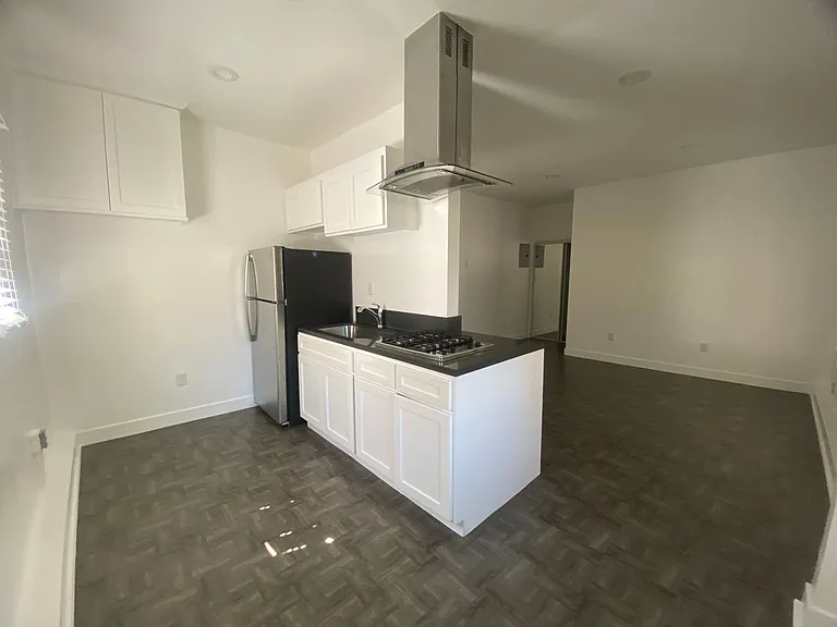 318 S Commonwealth Ave — Photo 6