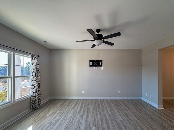 2nd image of 352 Bulldawg Ln