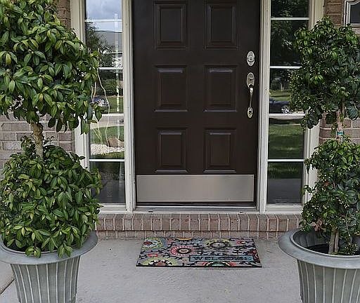 4th image of 4123 Castlewood Dr