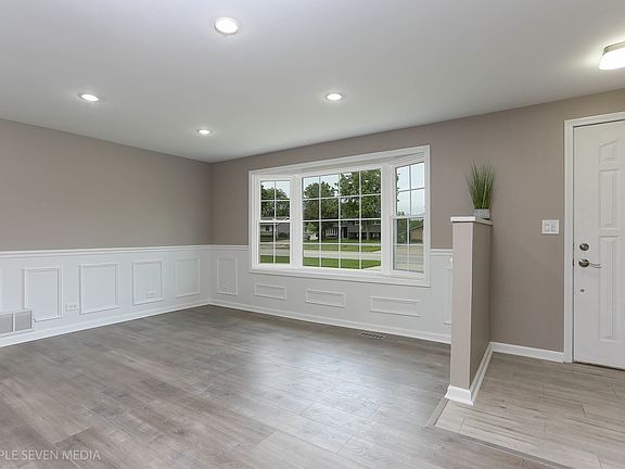 5th image of 136 S Braintree Dr