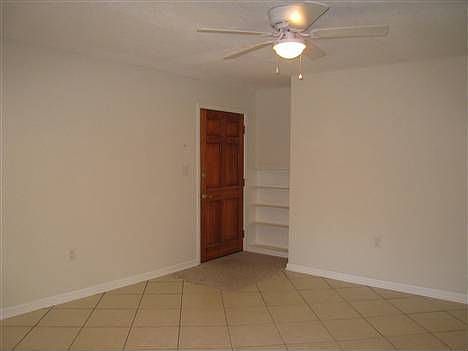 5th image of 829 E 11th Ave