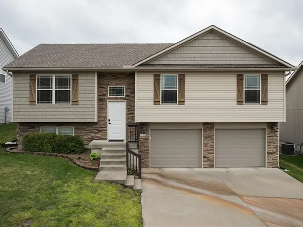 105 Division St, Knob Noster, MO 65336
