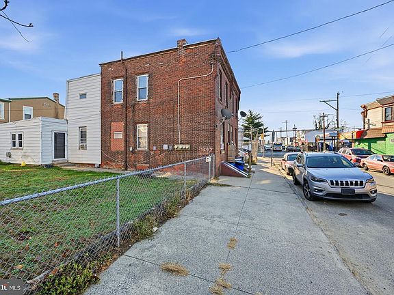 2nd image of 2047 Margaret St