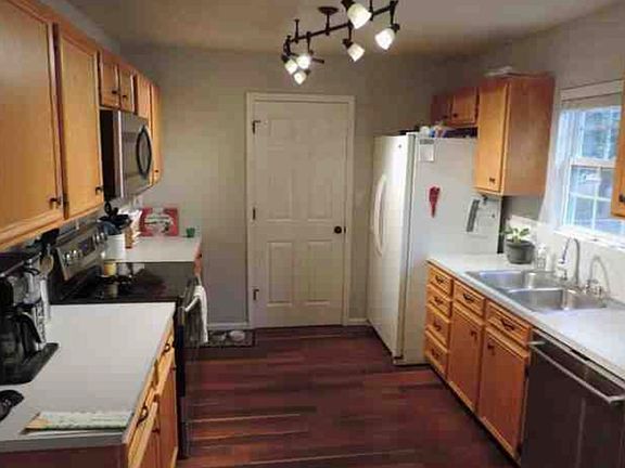 2nd image of 3050 38th Avenue Ln NE