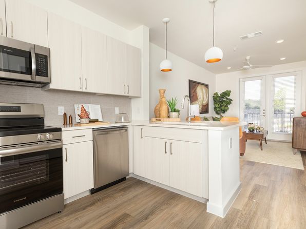 1690 N Loop Fwy #1-126