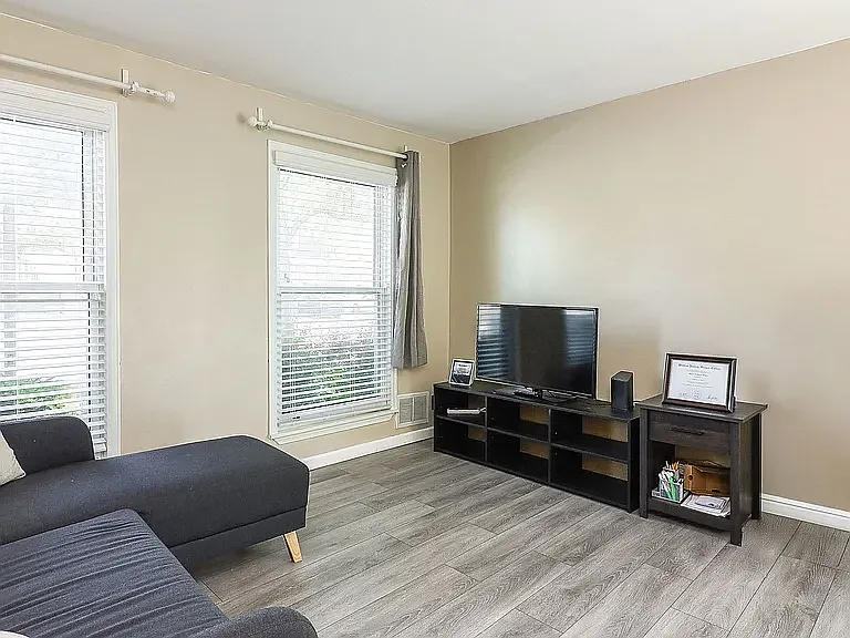 21U Fernwood Dr #21 — Photo 4