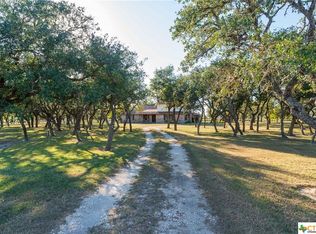 126 Apple Ln, Refugio, TX 78377