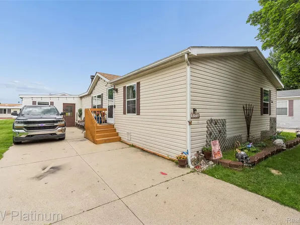 23207 Fountain Dr, Clinton Township, MI 48036