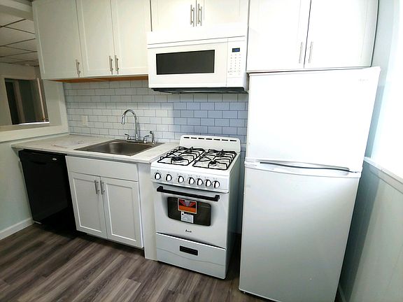 Kitchen with dishwasher