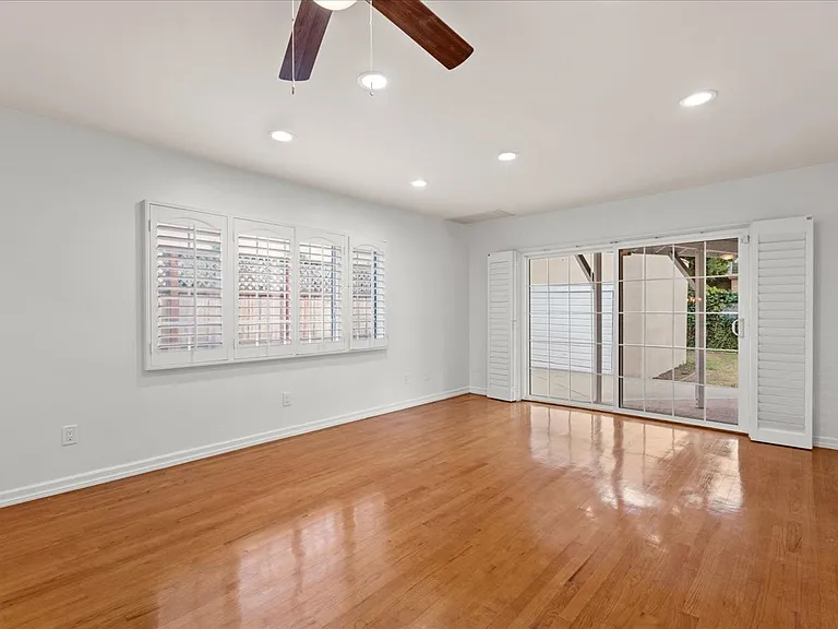 2126 Selby Ave — Photo 12