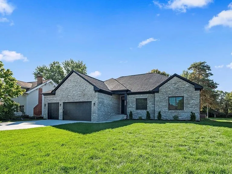 5636 Paris Dr — Photo 3