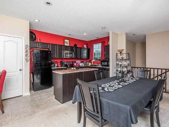 3rd image of 9272 Bridgecreek Dr