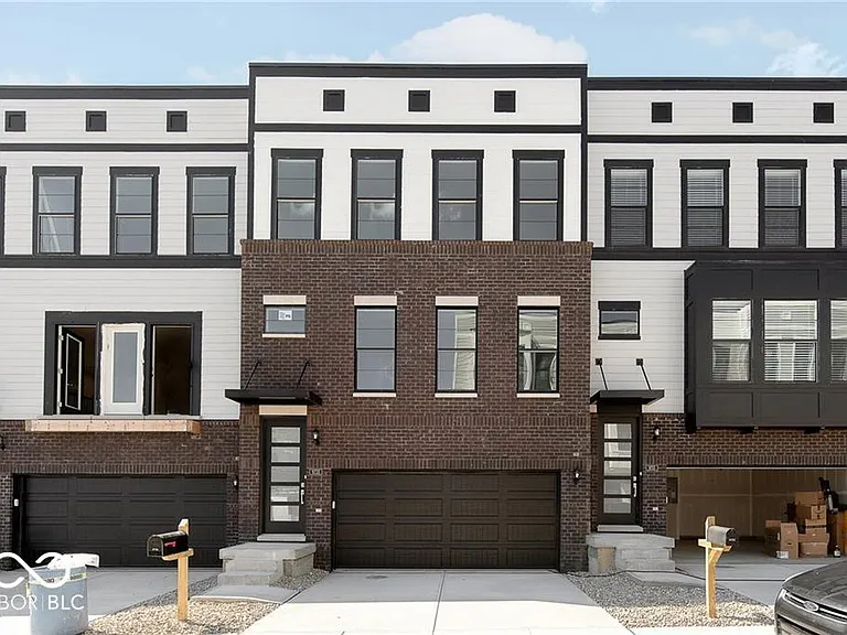 9735 Junction Sta — Photo 1