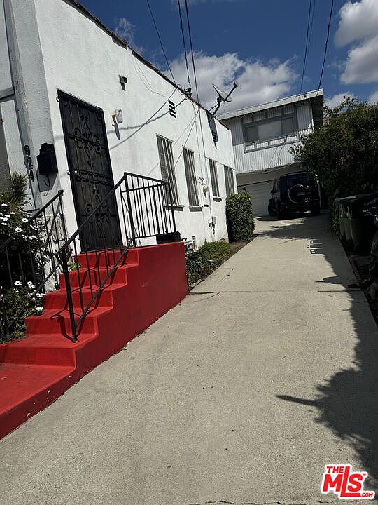 2nd image of 924 N Chester Ave