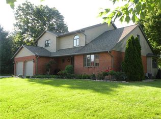 1 Barrett Dr, Swansea, IL 62226