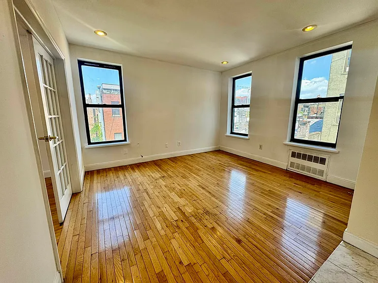 352 W 46th St #5C — Photo 1