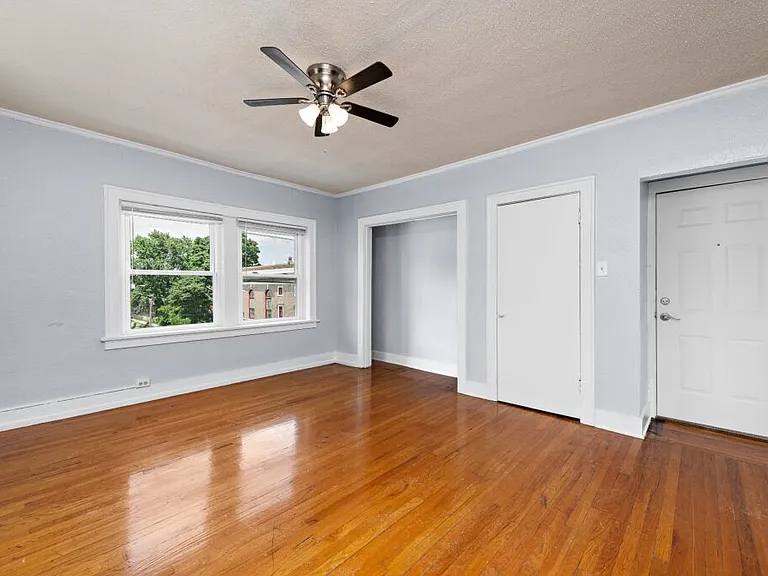 901 E Linwood Blvd — Photo 8