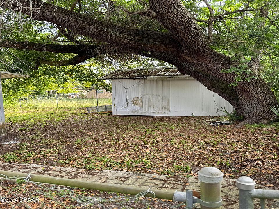 2nd image of 840 Essex Rd