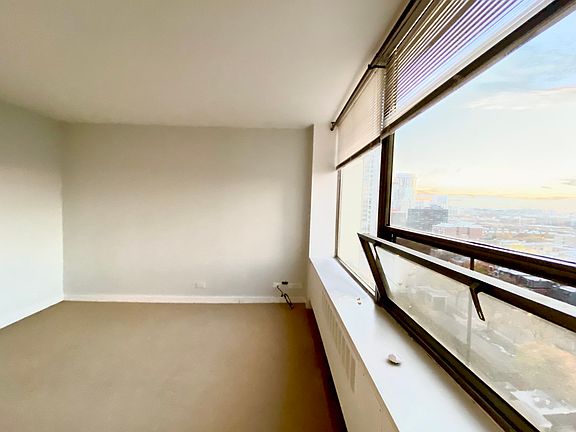 4th image of 1455 N Sandburg Ter APT 1607