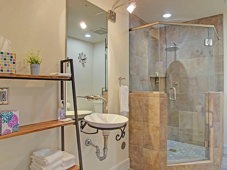 417 E Kiowa St #1204 — Photo 3