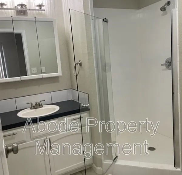 480 W 10th St — Photo 5