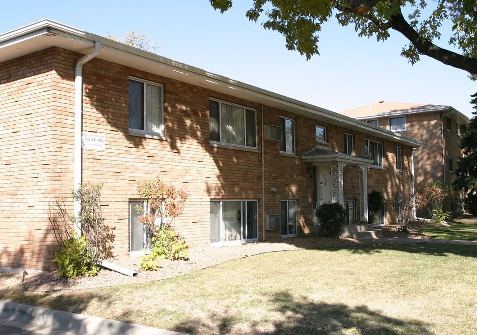 Akins/Oliver Apts - 7530 — Photo 1
