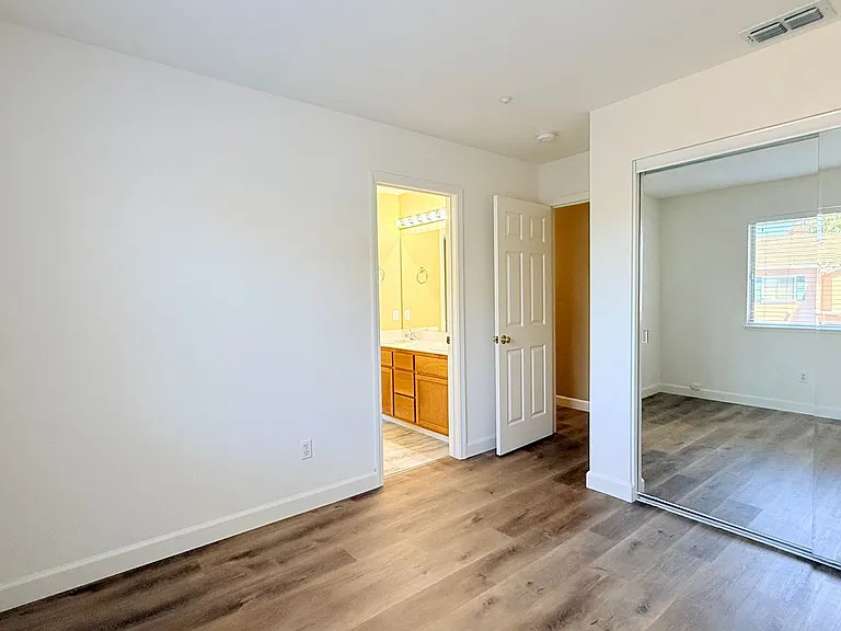 401 Skylark Ct — Photo 41