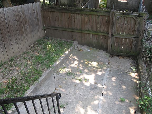 Fenced Rear Yard