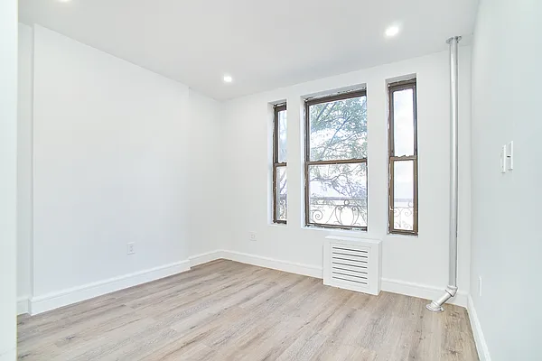 Rented by REAL New York | media 11