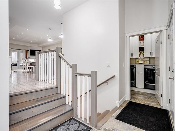 3rd image of 11 Babkirk Ln