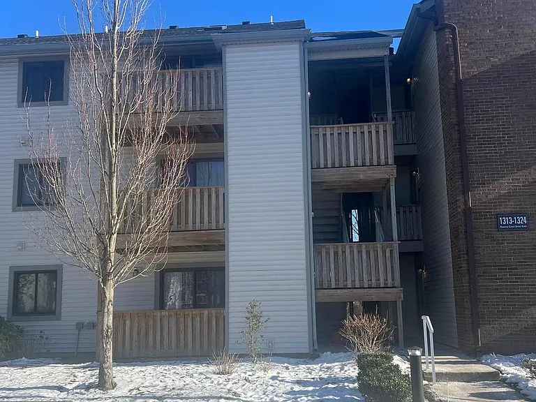 1315 Ravens Crest Dr — Photo 30