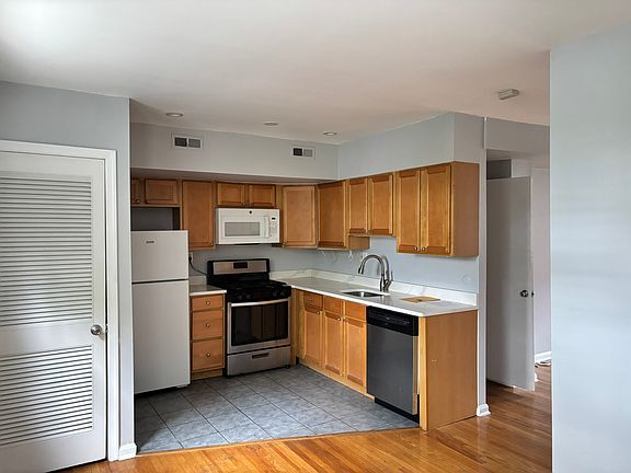 5th image of 726 Lombard St Unit 2