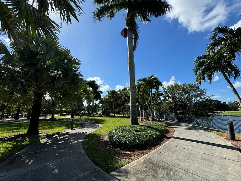 3501 Inverrary Blvd — Photo 16